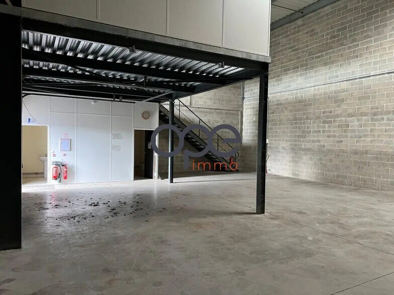 Industrial in Mareuil-lès-Meaux for lease - Interior Photo - Image 2 of 10
