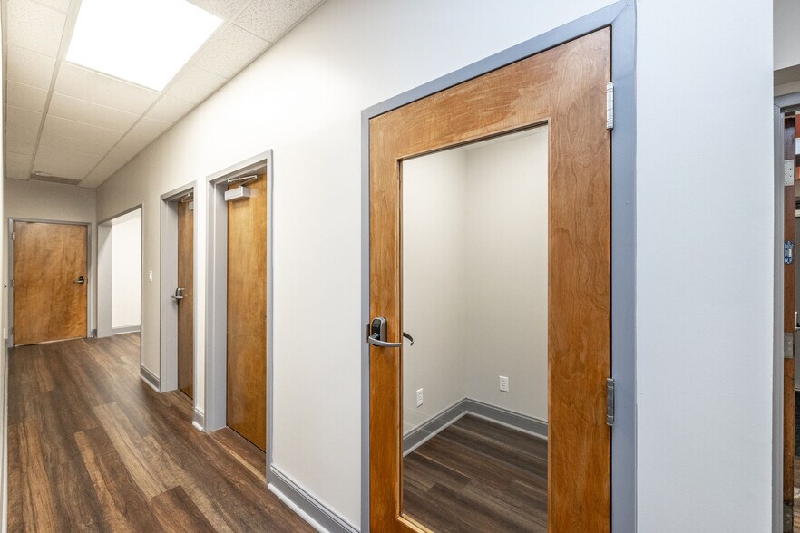 411 Branchway Rd, Richmond, VA à louer - Photo du bâtiment - Image 2 de 19