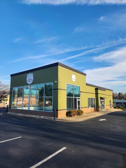 5705 Inman Rd, Greensboro, NC à louer - Photo du bâtiment - Image 2 de 7