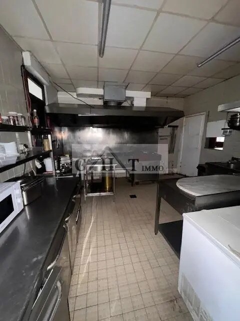 Retail in Émerainville for lease Interior Photo- Image 1 of 3