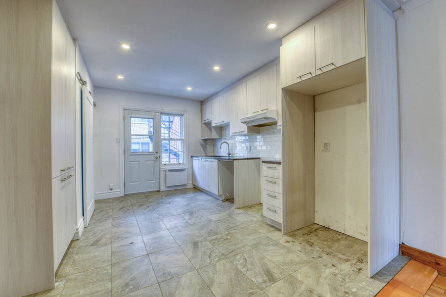 2710 Rue Sherbrooke E, Montréal, QC à vendre - Photo du bâtiment - Image 3 de 18