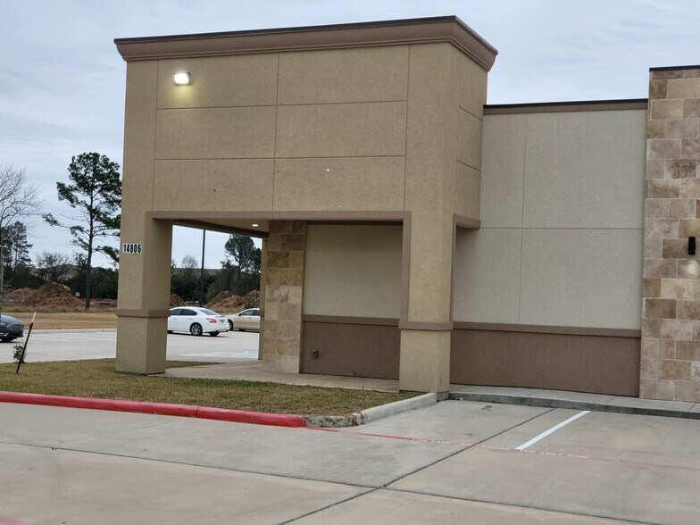 14806 Ella Blvd, Houston, TX à louer - Photo du bâtiment - Image 2 de 6