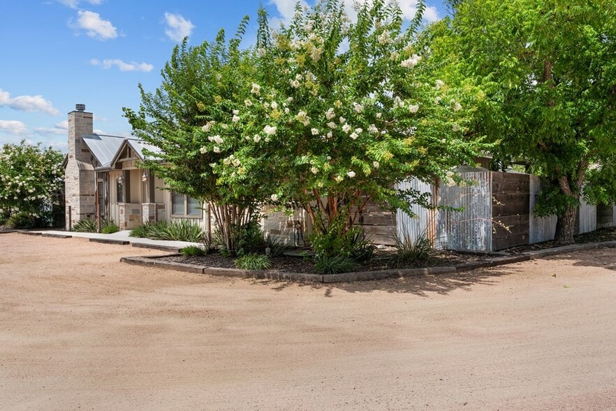 807 E Highway St, Fredericksburg, TX à vendre - Photo du bâtiment - Image 3 de 15