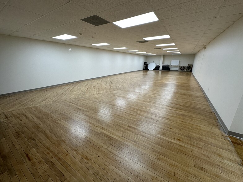 725 N Elm St, Denton, TX for lease - Interior Photo - Image 3 of 4