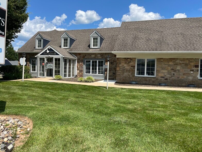 739-807 N Easton Rd, Doylestown, PA à louer - Photo du bâtiment - Image 2 de 6