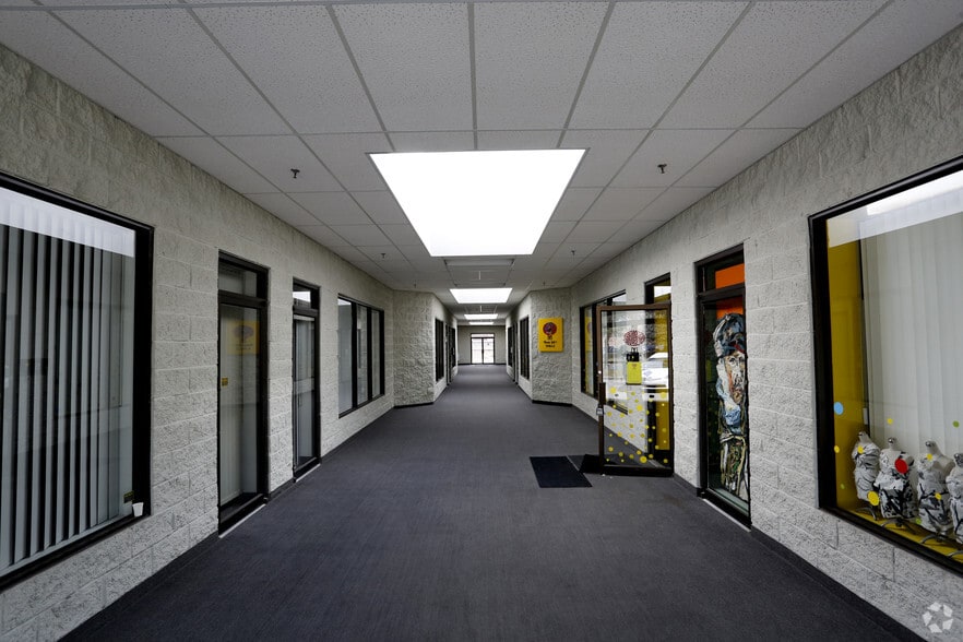 205 Riviera Dr, Markham, ON for lease - Interior Photo - Image 3 of 10