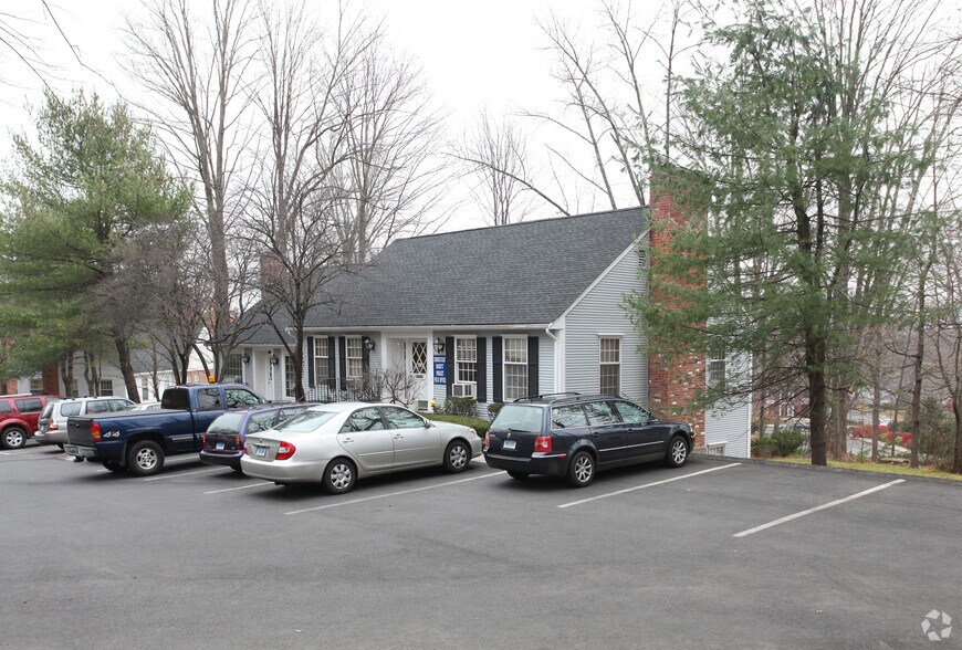 45 W Main St, Avon, CT à vendre - Photo principale - Image 1 de 7