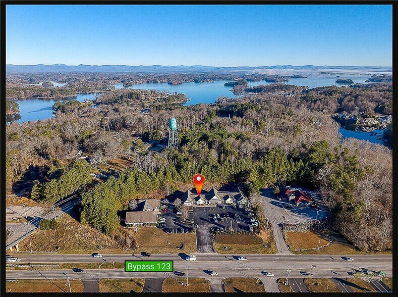 528 By Pass 123, Seneca, SC à vendre - Photo du bâtiment - Image 2 de 6