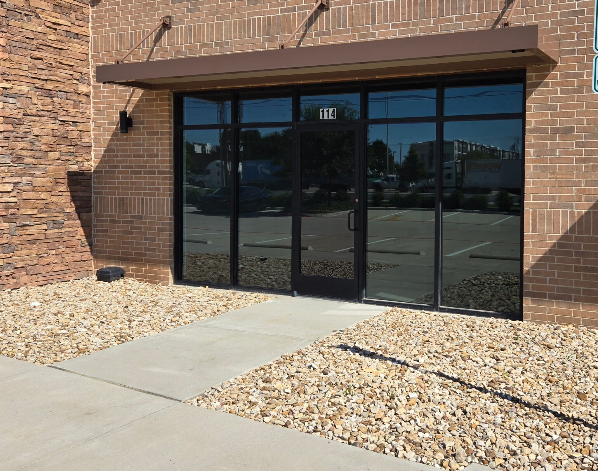 658 Interstate 30 Frontage Rd, Garland, TX for lease Interior Photo- Image 1 of 7