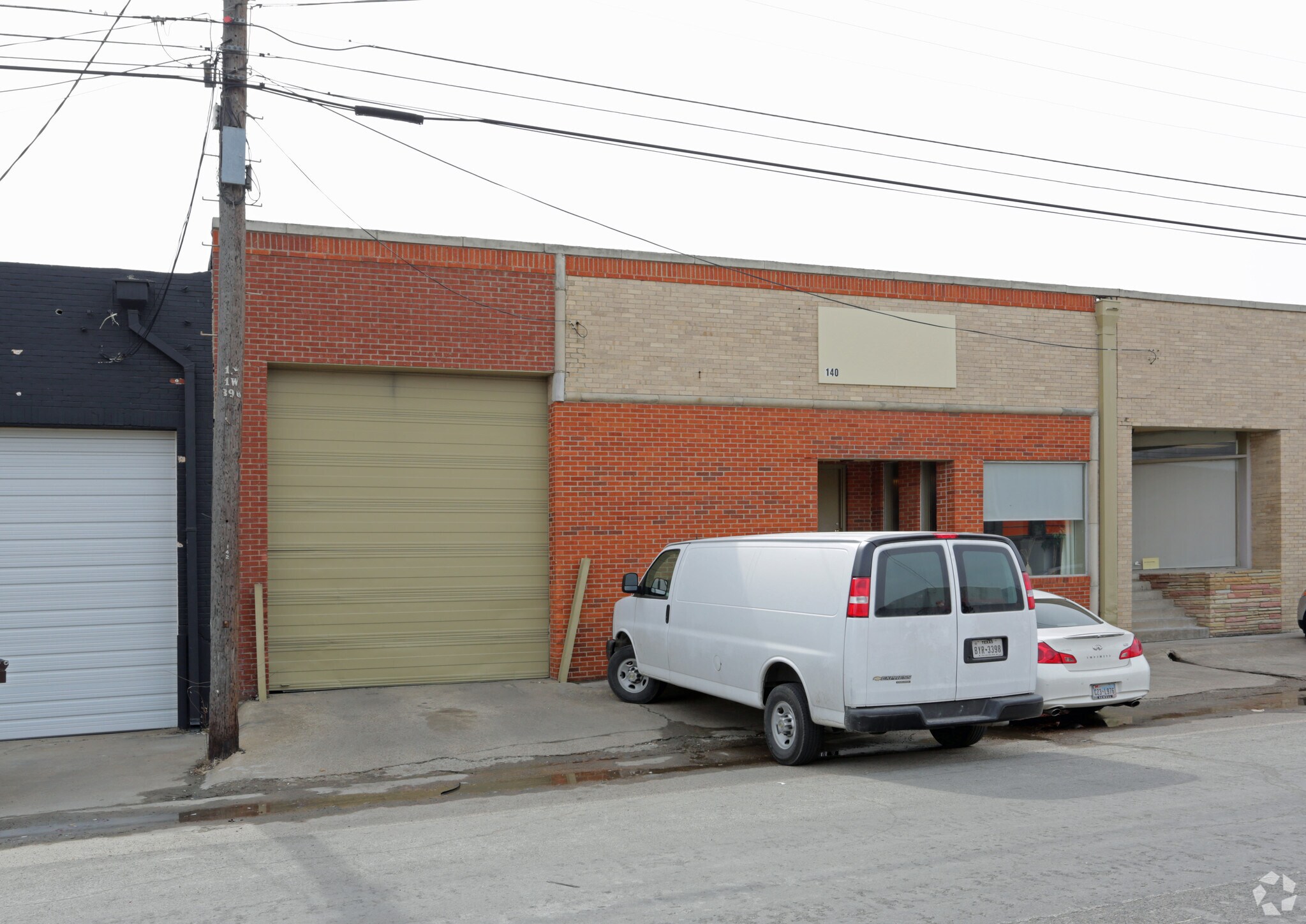 136-140 Leslie St, Dallas, TX for lease Building Photo- Image 1 of 9