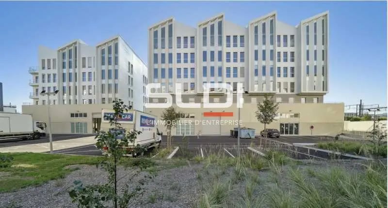 Flex in Lyon for lease - Building Photo - Image 3 of 6