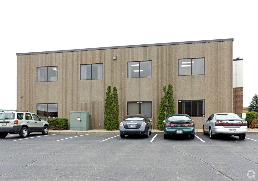 644 Brakke Dr, Hudson, WI for sale - Building Photo - Image 3 of 6
