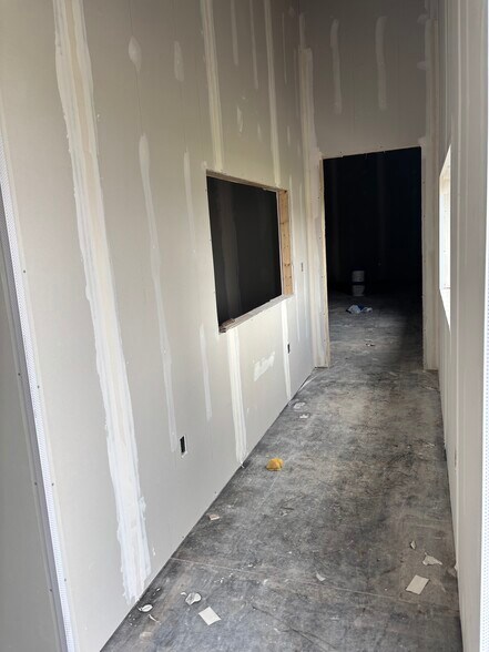 354 Civic Rd, LaSalle, IL for lease - Building Photo - Image 2 of 16