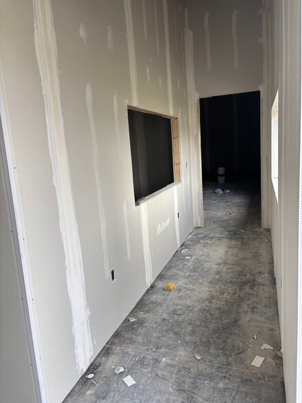 354 Civic Rd, LaSalle, IL à louer - Photo du bâtiment - Image 2 de 16