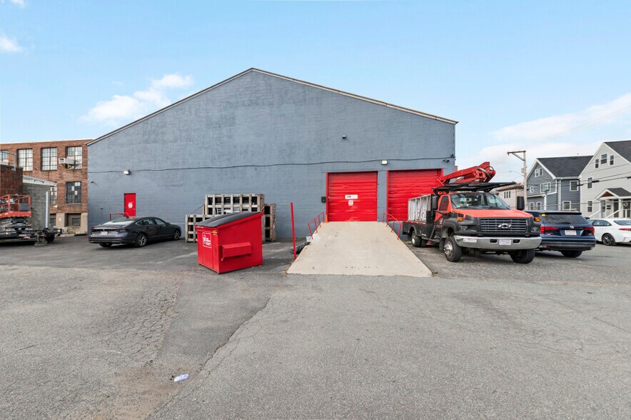 165-167 Bow St, Everett, MA à louer - Photo du bâtiment - Image 3 de 18