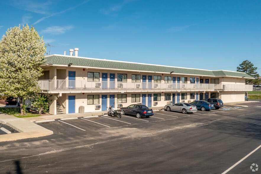 8230 NW Prairie View Rd, Kansas City, MO for sale - Primary Photo - Image 1 of 8