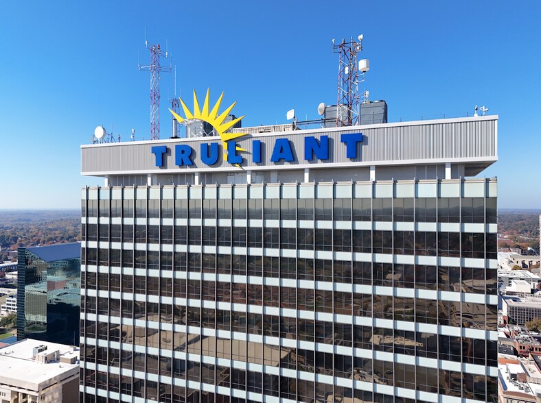 301 N Main St, Winston-Salem, NC à louer - Photo du bâtiment - Image 2 de 9