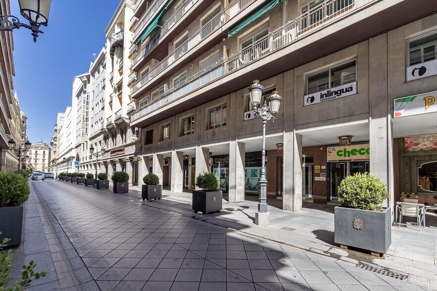 Commerce de détail dans Granada, Granada à vendre - Photo du bâtiment - Image 1 de 30