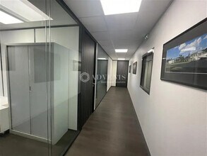 Flex in Le Blanc-Mesnil for lease Interior Photo- Image 2 of 2