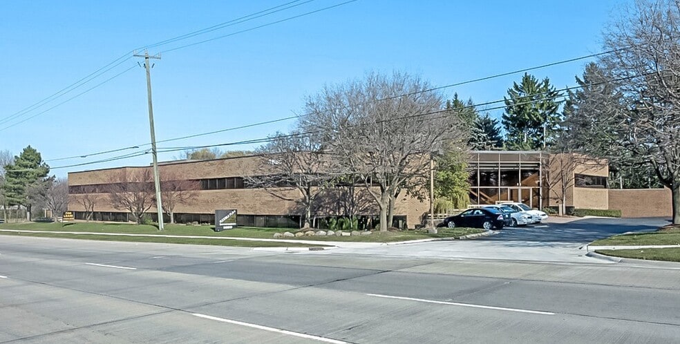 3883 Telegraph Rd, Bloomfield Hills, MI for lease - Building Photo - Image 2 of 4
