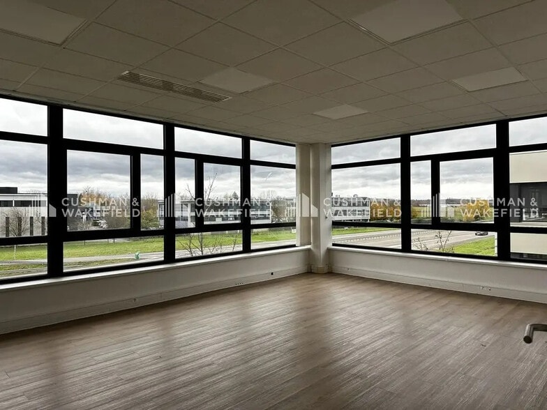Office in Entzheim for lease - Interior Photo - Image 3 of 12