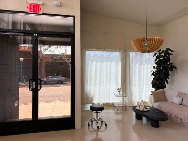 7701-7703 Santa Monica Blvd, Los Angeles, CA for lease - Interior Photo - Image 3 of 5