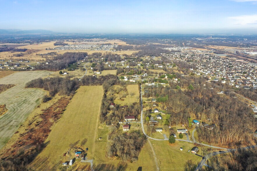 149 Elliott Dr, Martinsburg, WV à vendre - Photo du bâtiment - Image 2 de 12