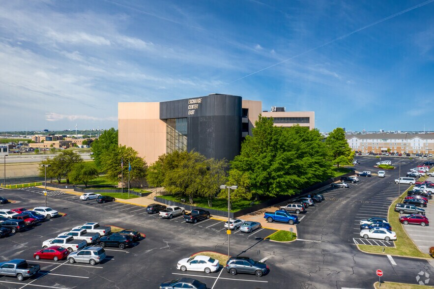 4606 S Garnett Rd, Tulsa, OK for lease - Building Photo - Image 2 of 8