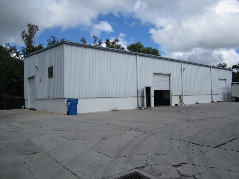 16080-16090 S Tamiami Trl, Fort Myers, FL à vendre - Photo du bâtiment - Image 2 de 8