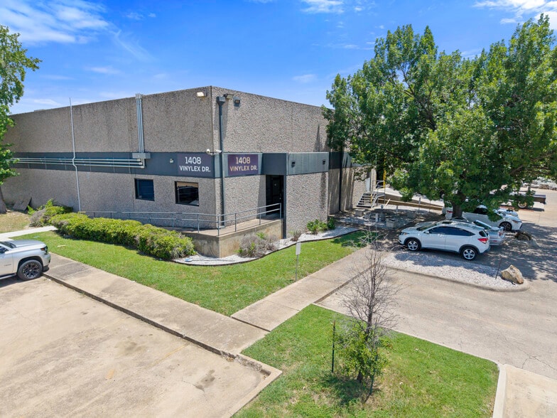 1408 Vinylex Dr, Carrollton, TX à louer - Photo du bâtiment - Image 1 de 8