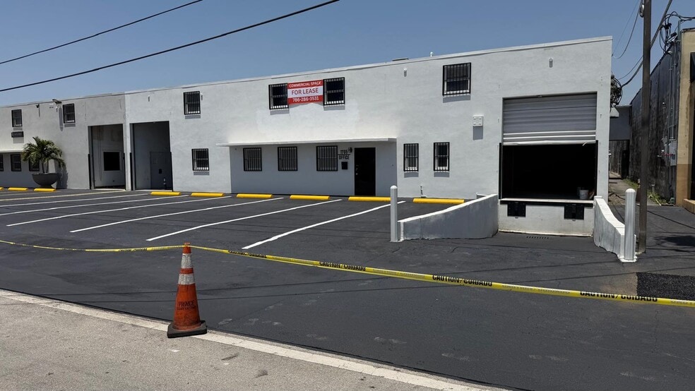 1705-1707 W 32nd Pl, Hialeah, FL for lease - Building Photo - Image 3 of 13