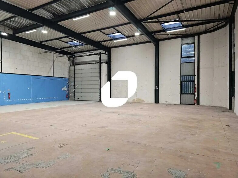 Office in Villepinte for lease - Interior Photo - Image 2 of 9