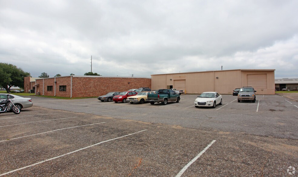 2739 Gunter Park Dr, Montgomery, AL for lease - Building Photo - Image 2 of 13