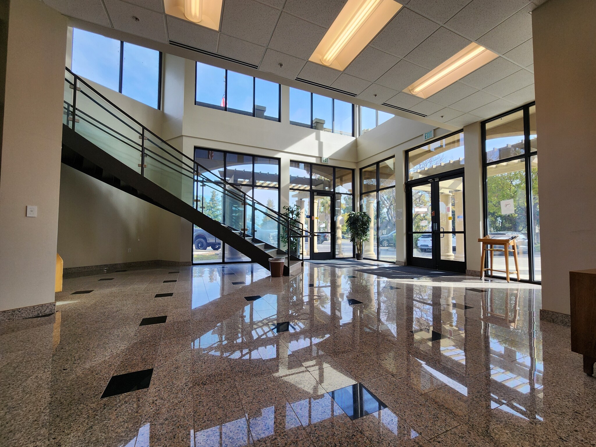 991 Nut Tree Rd, Vacaville, CA à vendre Photo intérieure- Image 1 de 9