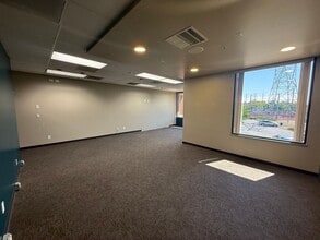 2195 Larkspur Ln, Redding, CA à vendre Photo intérieure- Image 2 de 3