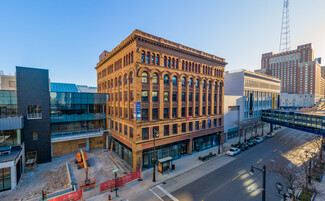 Plus de détails pour 301 W Wisconsin Ave, Milwaukee, WI - Bureau à louer