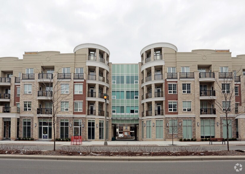 216 Oak Park Blvd, Oakville, ON à vendre - Photo du bâtiment - Image 3 de 4