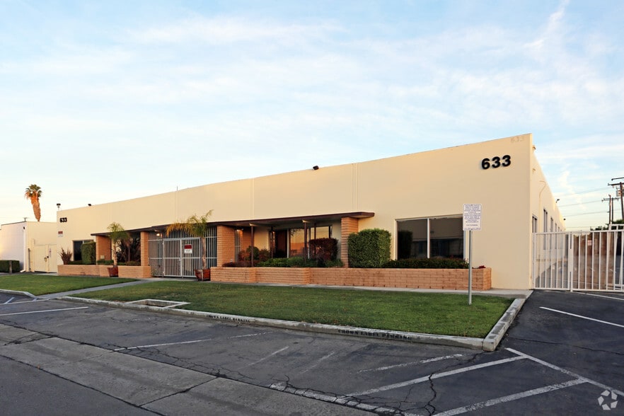 633 Young St, Santa Ana, CA for lease - Building Photo - Image 3 of 4