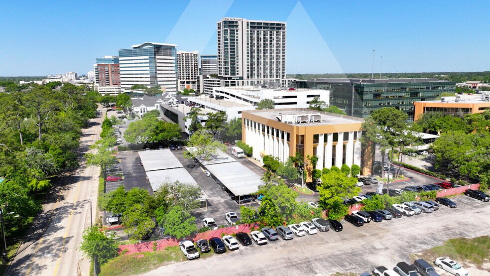 9575 Katy Fwy, Houston, TX à louer - Photo du bâtiment - Image 3 de 13