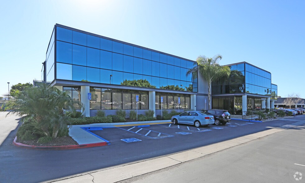 6725 Mesa Ridge Rd, San Diego, CA à louer - Photo du bâtiment - Image 3 de 4