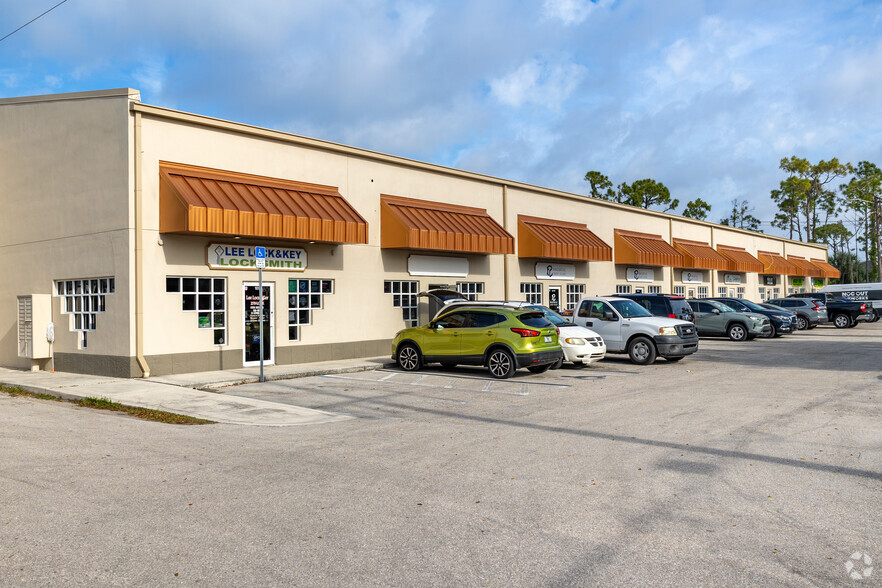 11350-11354 Metro Pky, Fort Myers, FL for lease - Building Photo - Image 1 of 1