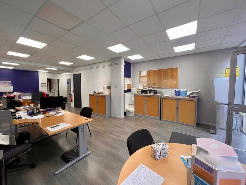 Retail in Reims for lease - Interior Photo - Image 3 of 4