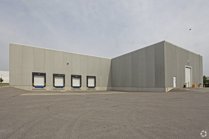 2300 Winston Park Dr, Oakville, ON for sale - Building Photo - Image 2 of 2