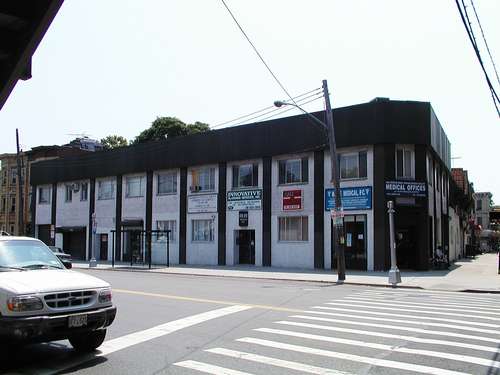 110-20 Jamaica Ave, Richmond Hill, NY à louer - Photo du bâtiment - Image 1 de 3
