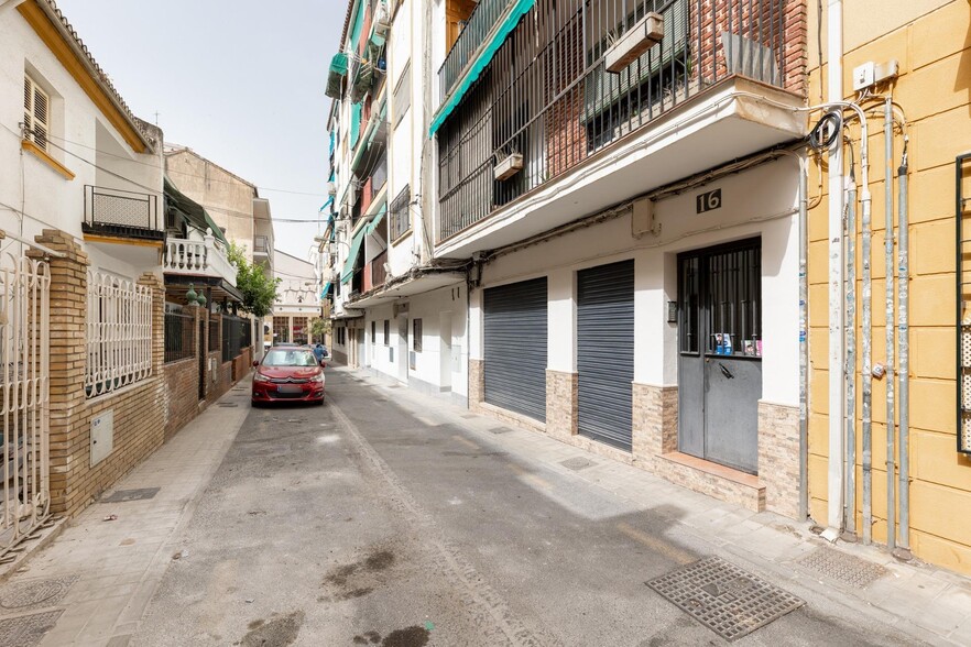 Calle Gras y Granollers, 16, Granada, Granada for sale - Building Photo - Image 2 of 15