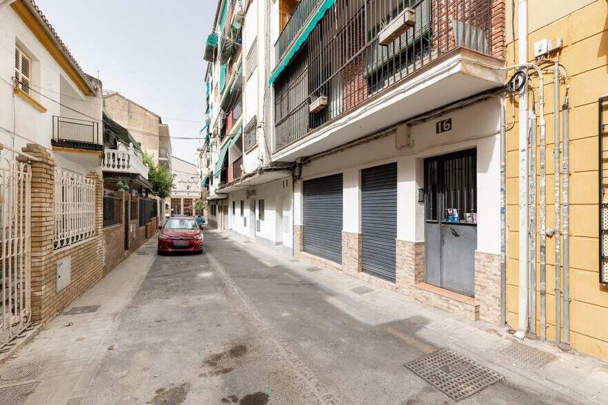 Calle Gras y Granollers, 16, Granada, Granada à vendre - Photo du bâtiment - Image 2 de 15