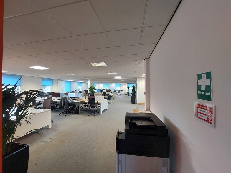 3 Players Rd, Stirling à vendre - Photo du bâtiment - Image 3 de 5