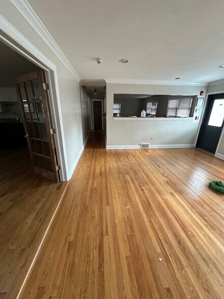 601 Chestnut Ridge Rd, Spring Valley, NY for lease - Building Photo - Image 2 of 9