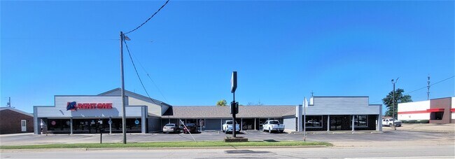 More details for 906 W Springfield Rd, Taylorville, IL - Retail for Lease