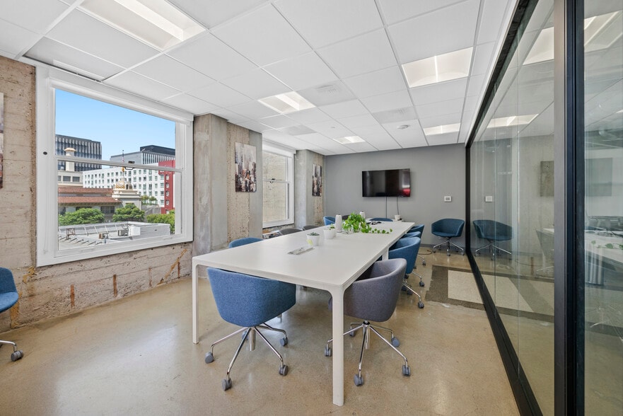 1031 S Broadway, Los Angeles, CA for lease - Interior Photo - Image 2 of 6